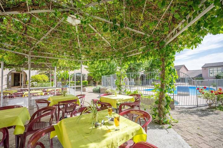 Parc de vacances pour 2 personnes, avec piscine et terrasse à Laurac-en-Vivarais - 4