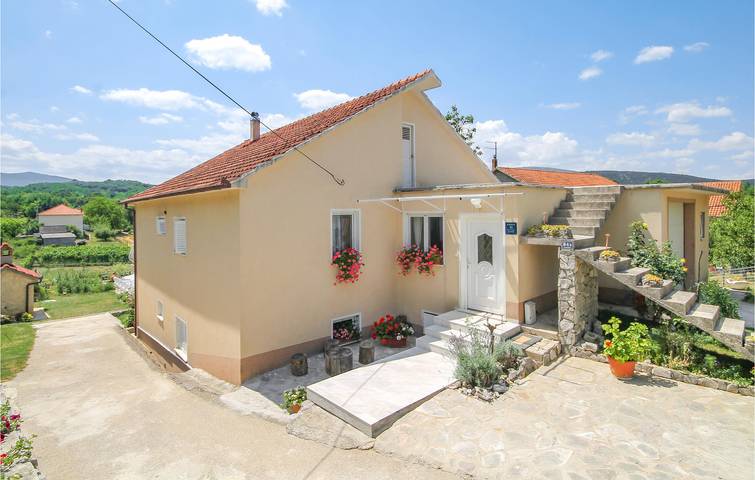 Smještaj za odmor za 8 osoba, s Terasa u Sinj (Dalmacija)