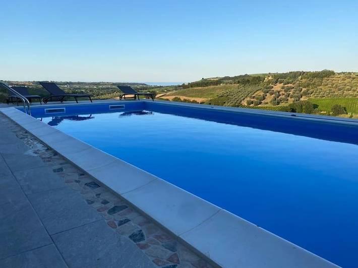 Villa per 8 persone, con giardino e piscina nonché panorama in Torino di Sangro