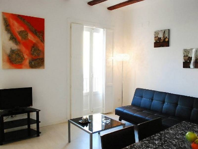Entire apartment, Charming Valencia Apartment with Pool, Balcony & Close to City Center in Valencia City Centre, Valencia