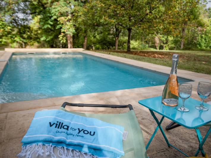 Location de vacances pour 2 personnes, avec terrasse ainsi que piscine et jardin en Dordogne - 3