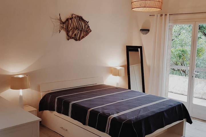 Location de vacances pour 6 personnes, avec terrasse et jardin dans Plage De L Ovu Santu - 2