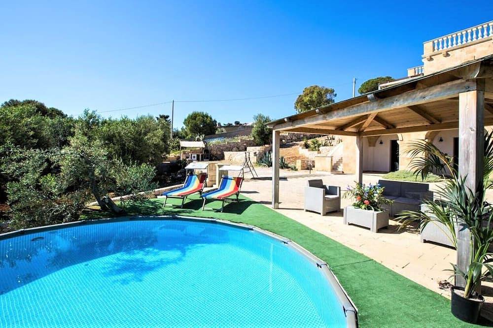 3-apt house with private pool, 250m from beach in Torre Vado, Golfo de Tarento