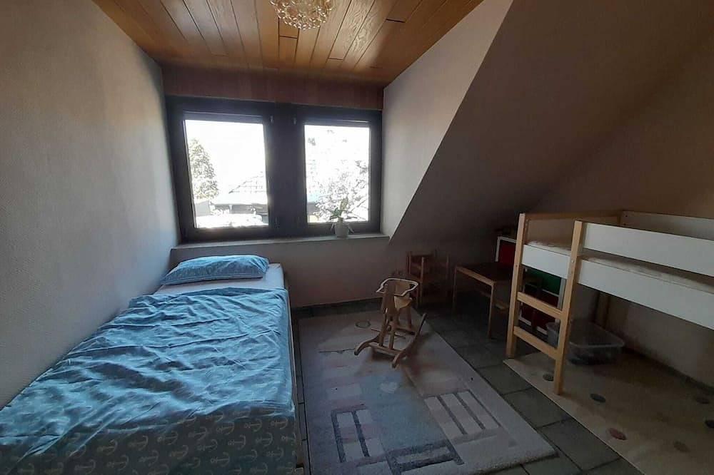 Ganze Wohnung, Geräumige Fewo für bis zu 8 Pers. - familienfreundlich, Haustiere willkommen in Schneverdingen, Landkreis Heidekreis