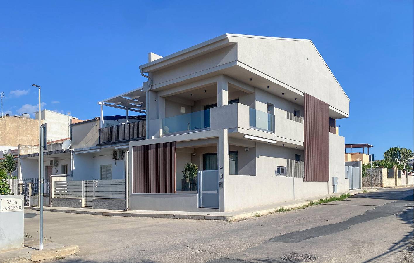 Appartement de vacances entier, Appartement moderne avec terrasse, Wi-Fi, climatisation - à 800 m de la plage de Marina di Ragusa in Marina di Ragusa, Province de Ragusa