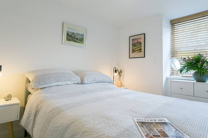 Custom Mews -  a near a pub that sleeps 4 guests  in 2 bedrooms in Beaumaris, Isle of Anglesey
