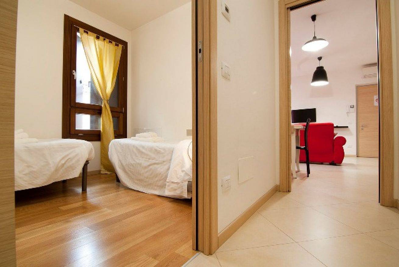 Appartamento intero, Spazioso e moderno appartamento con 5 posti letto nel quartiere di San Zeno. in Centro Storico, Verona