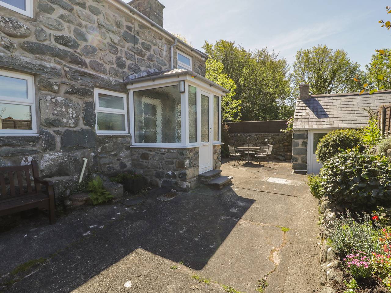 Ty Uchaf in Dyffryn Ardudwy, Snowdonia