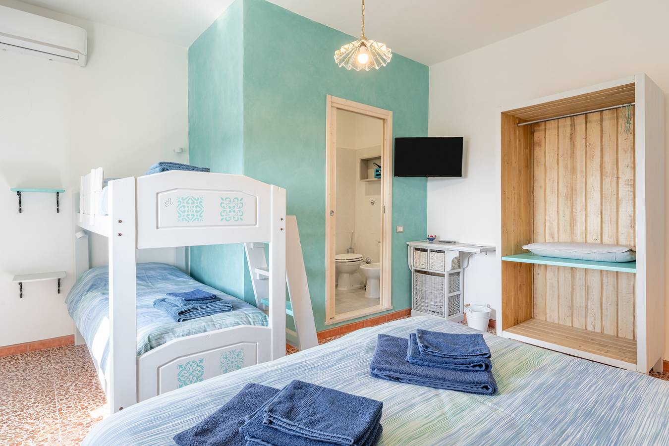 Room 'Noemi' with Mountain View, Wi-Fi and Air Conditioning in Lamporecchio, Pistoia Province