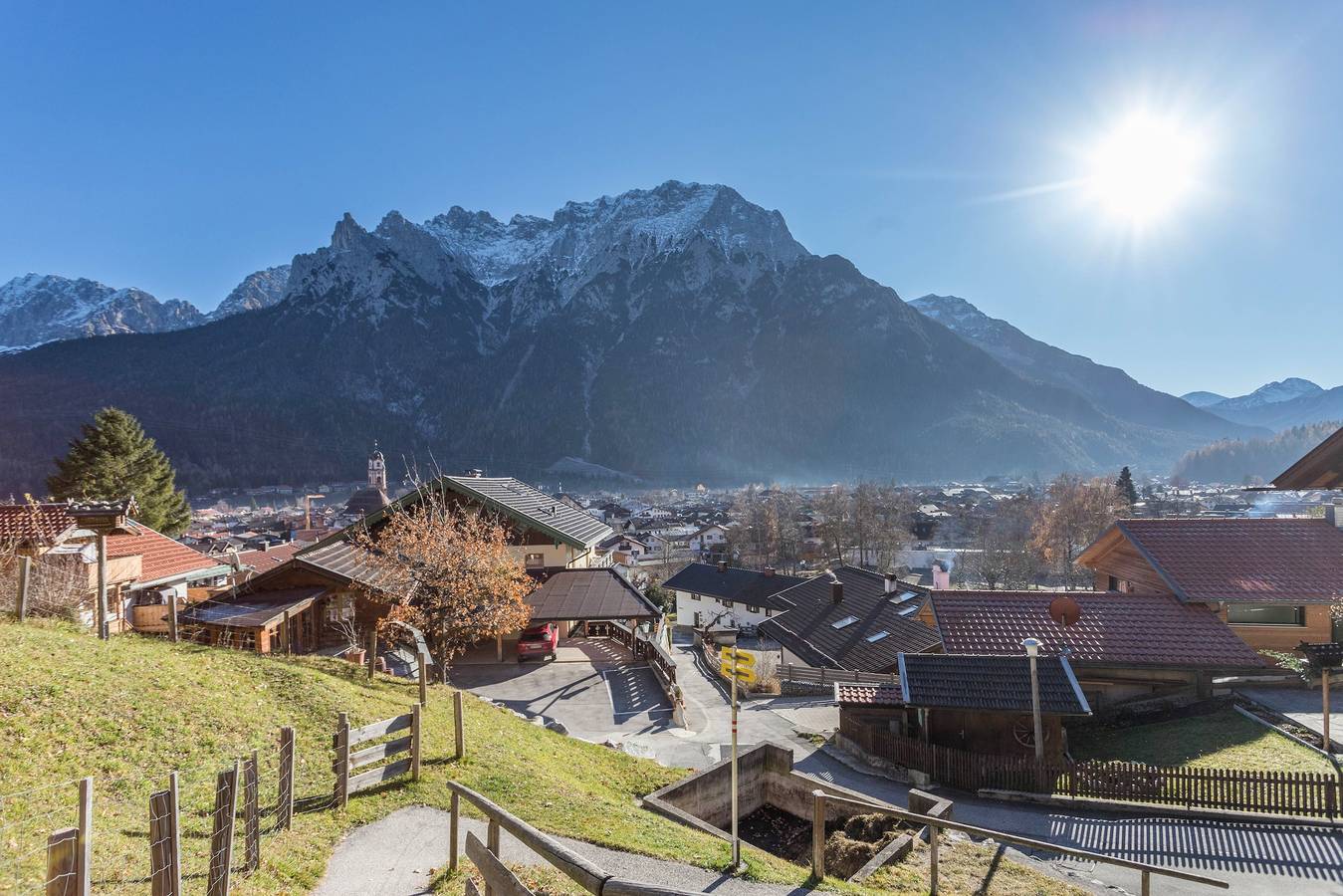 Ganze Wohnung, Ferienwohnung "Bernstein" in der Nähe des Skilifts mit Bergblick, Wlan, Balkon & Terrasse in Mittenwald, Bayerische Alpen