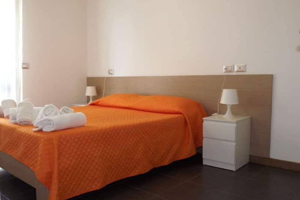 Geheel appartement, Mooi appartement voor 4 personen met airco, Wifi, Tv, balkon en huisdieren toegestaan in Martinsicuro, Provincie Teramo