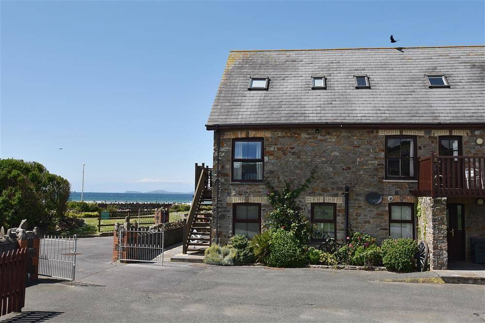 Entire apartment, 5 The Coach House in Broad Haven, Pembrokeshire