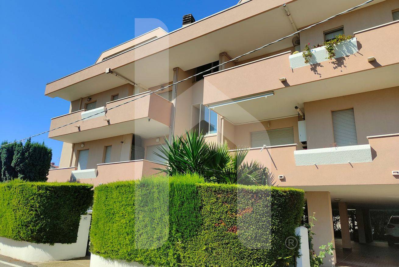 Ganze Wohnung, Ferienwohnung für 5 Personen mit Balkon/Terrasse in Scerne, Pineto
