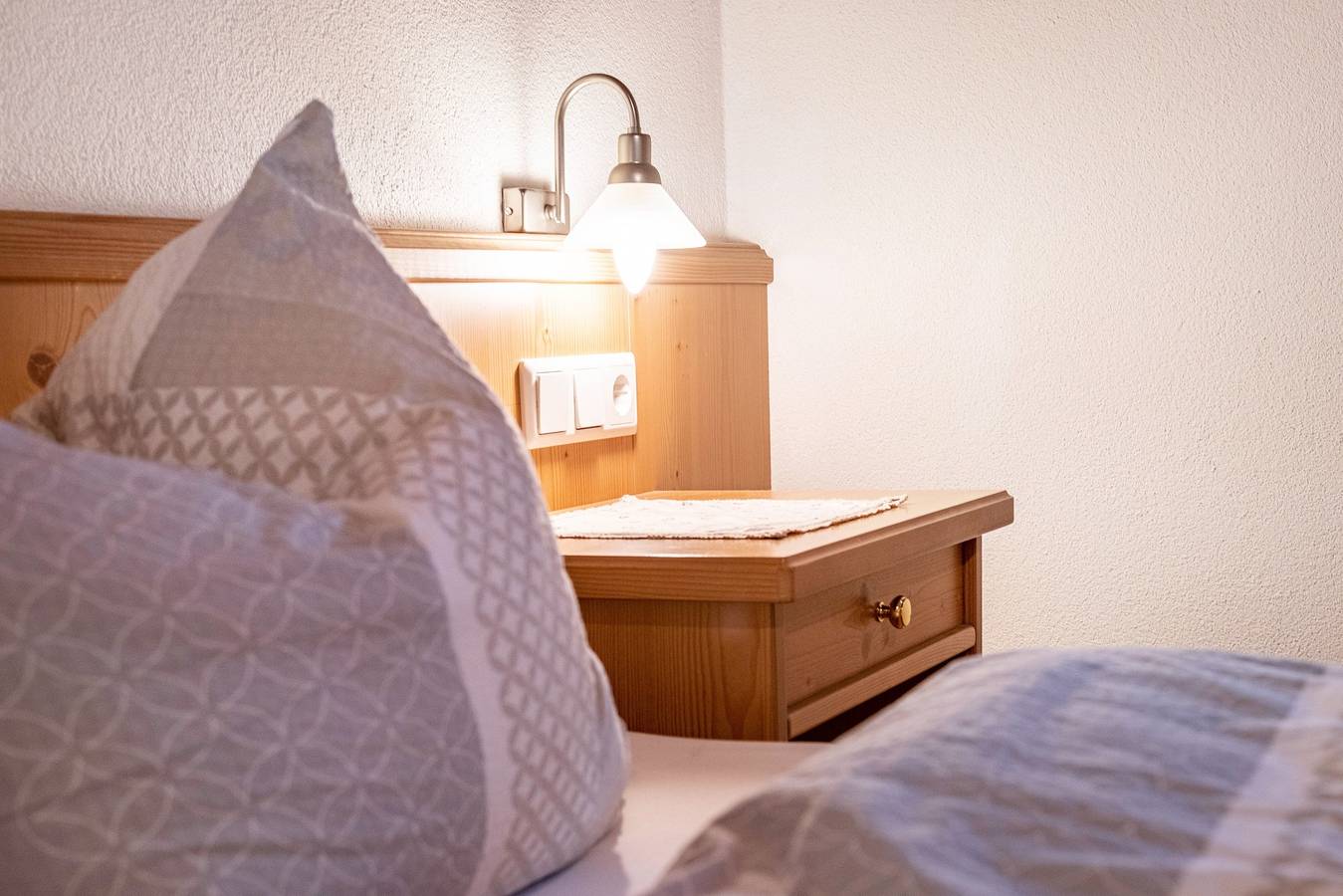 Ganze Wohnung, Ferienwohnung 'Mansardenwohnung Egart' mit Seeblick, Balkon und Wlan in Nauderer Berge, Graun