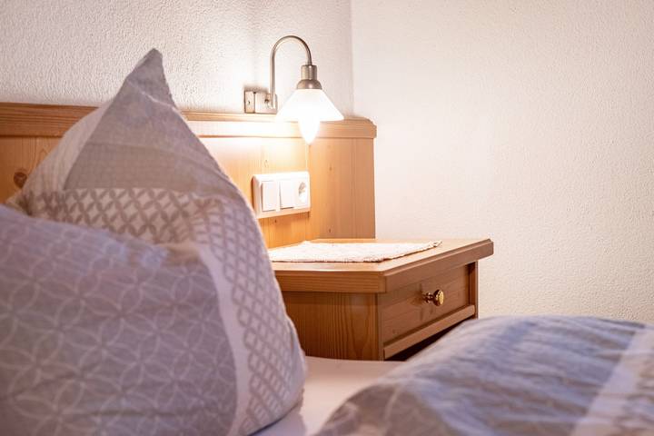Entire apartment, Holiday Apartment 'Mansardenwohnung Egart' with Lake View, Balcony and Wi-Fi in Nauderer Berge, Graun