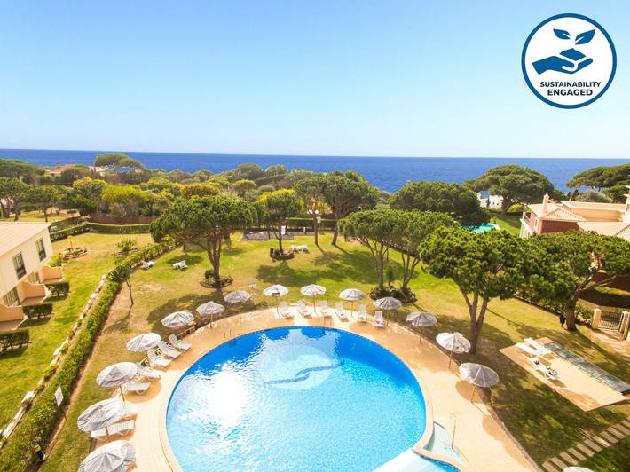 Apartamento de férias para 6 pessoas, com piscina e terraço e ainda jardim em Praia da Oura