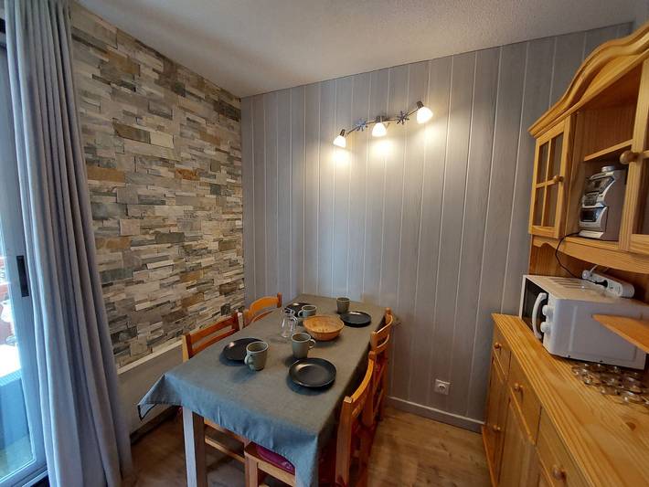 Studio entier, Studio calme avec balcon, près des pistes, parking inclus in Mont-de-Lans, Les Deux Alpes