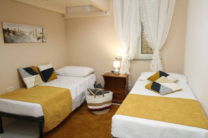Ganze Wohnung, Apartment in front of the beach in La Caletta, Siniscola