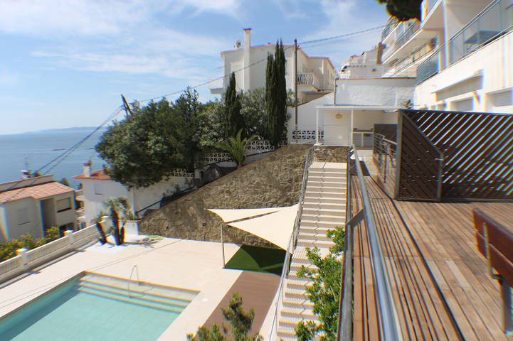 Gîte pour 6 personnes, avec Terrasse et Piscine à Roses