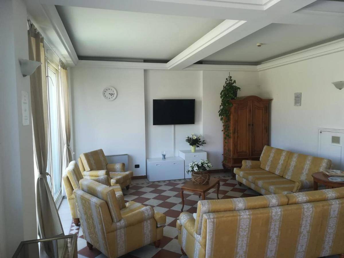 Residenza sul Mare Villa Margherita - Il Lupo Affitta in Miramare, Rimini Provinz