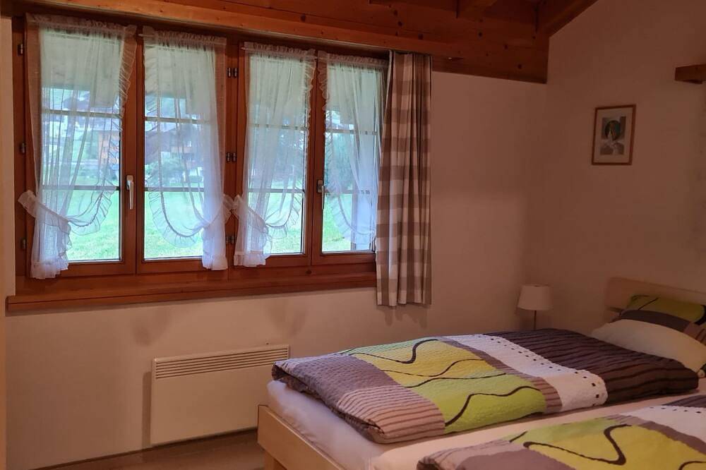 Ganze Wohnung, Tgèsa Plaun Pazzola R Loretz, (Rueras/Sedrun). in Sedrun, Tujetsch