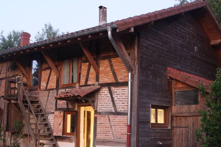 Gîte pour 10 personnes, avec jardin et terrasse à Montpont-en-Bresse