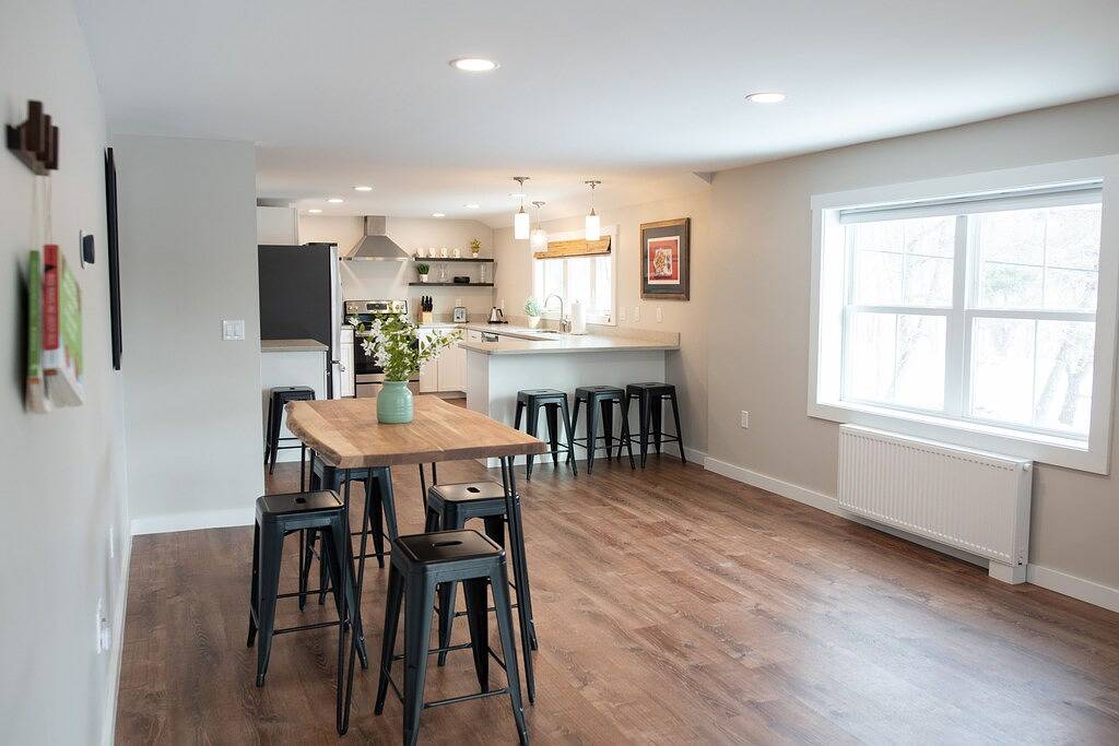 Ganze Wohnung, Spacious and Bright Downtown Apt with River View in Ellsworth, Hancock County