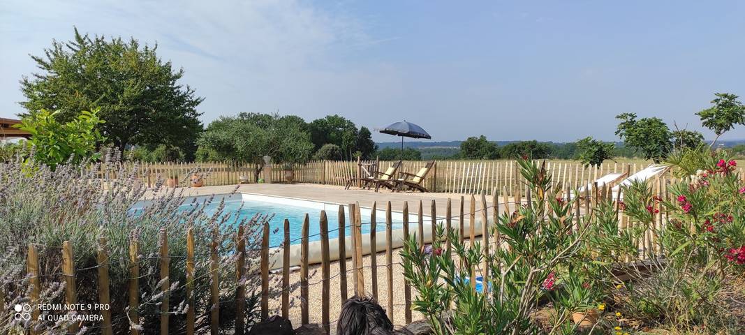 Gîte pour 2 personnes, avec terrasse ainsi que jardin et piscine à Saint-Avit-Sénieur - 4