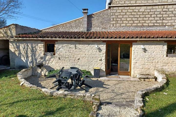 Location de vacances pour 4 personnes, animaux acceptés à Saint-Martin-de-Juillers