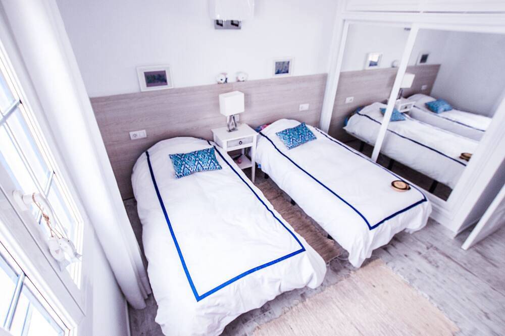 Entire apartment, Seashell Beach House on the frontline of the ocean in Punta de las Mujeres, Haría