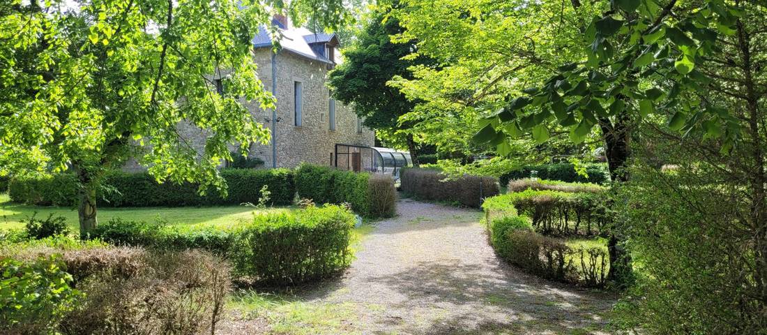 Gîte pour 15 personnes, avec jacuzzi ainsi que jardin et piscine à La Cresse - 4