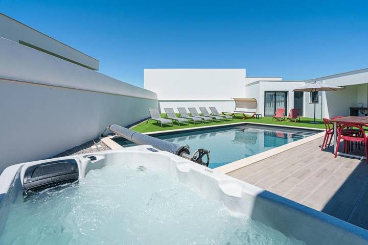 Villa für 8 Personen, mit Whirlpool und Garten sowie Pool