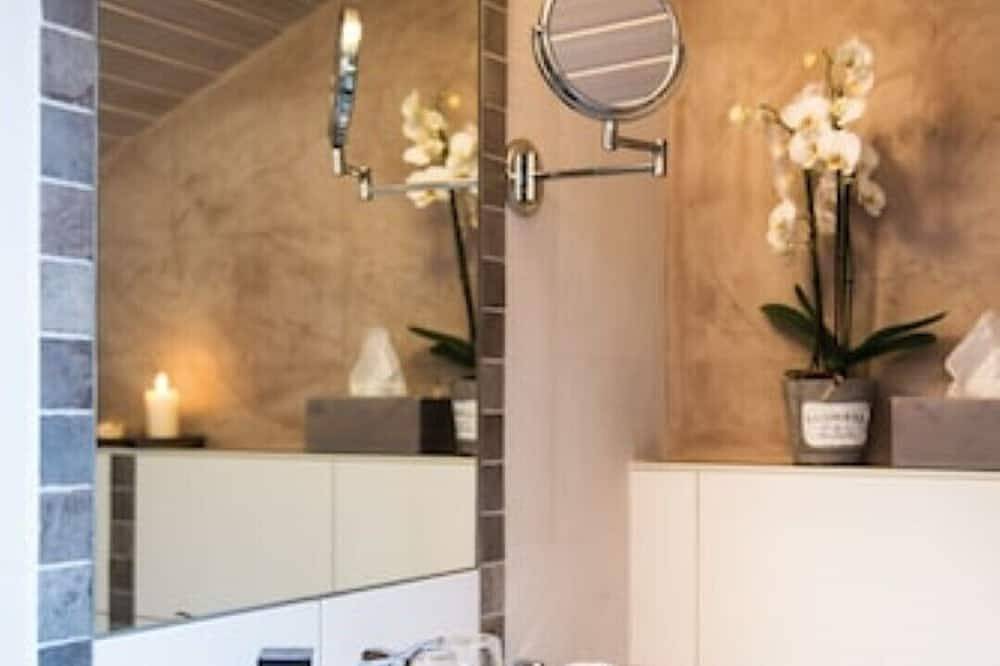 Ganze Wohnung, Umrahmt von Wiesen, Panoramablick, sonnige Balkone, ruhige zentale Lage in Wallgau, Walchensee