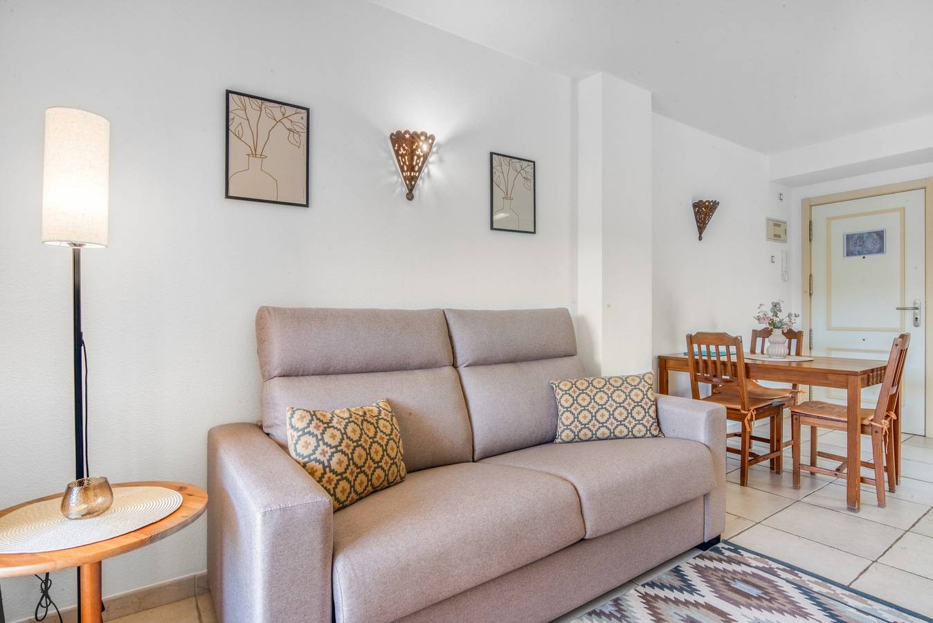 Apartamento entero, Apartamento 'Tamarindo Playa y Montaña' con vistas a la montaña, Wi-Fi y aire acondicionado in La Cala de Finestrat, Villajoyosa
