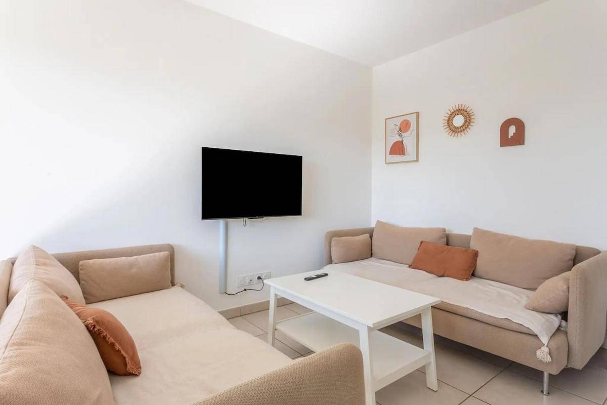 Appartement entier, Modern apartment for 4 with private garden in Puget-sur-Argens, Côte méditerranéenne (France)