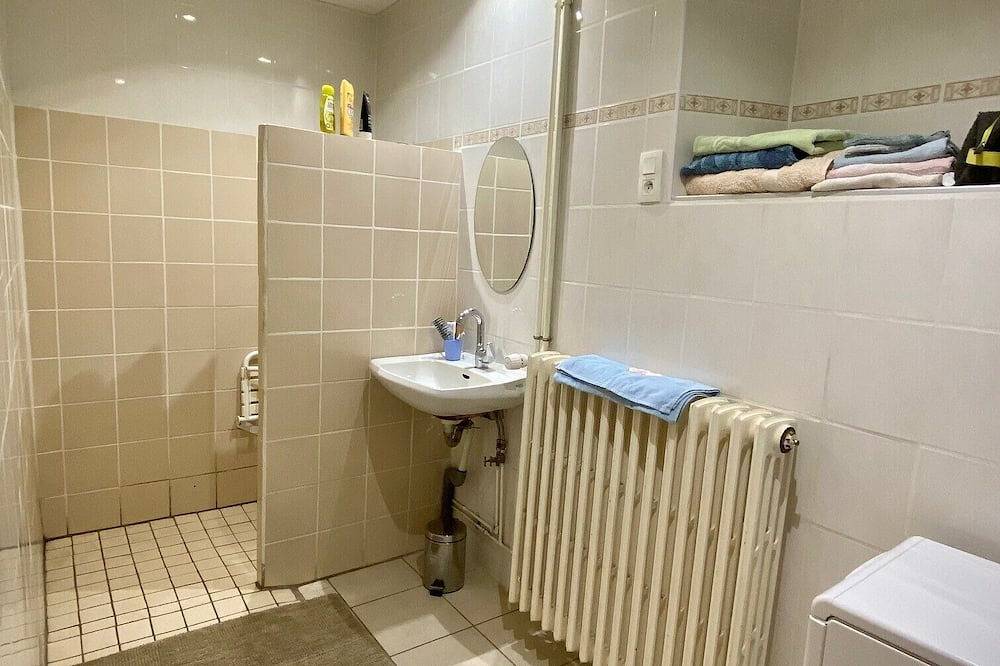Appartement entier, Location vacances dans ferme authentique auvergnate, Cantal, La Maison de Marie in Junhac, Région d'Aurillac