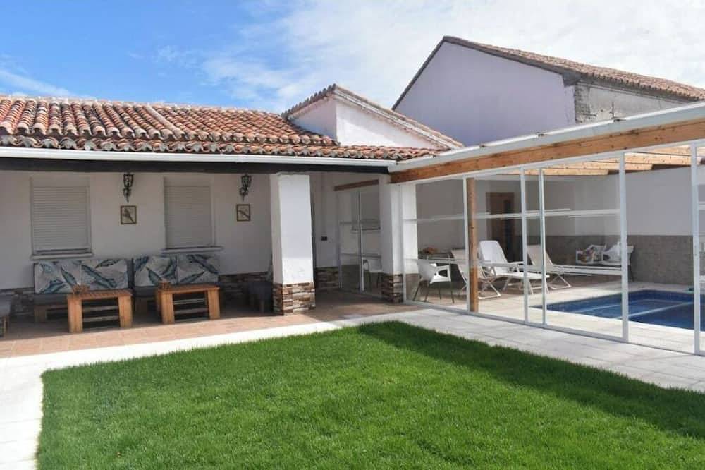 Casa rural  con piscina para bañarte todo lo el año. in Provincia de Valladolid