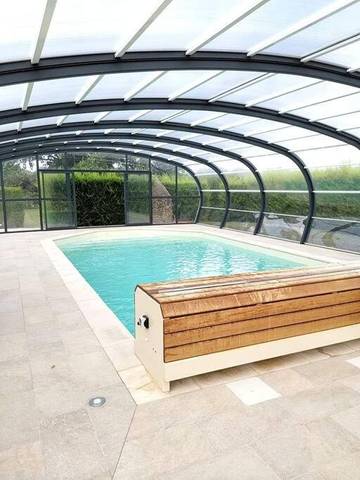 Gîte pour 5 personnes, avec terrasse ainsi que jardin et piscine à Louplande