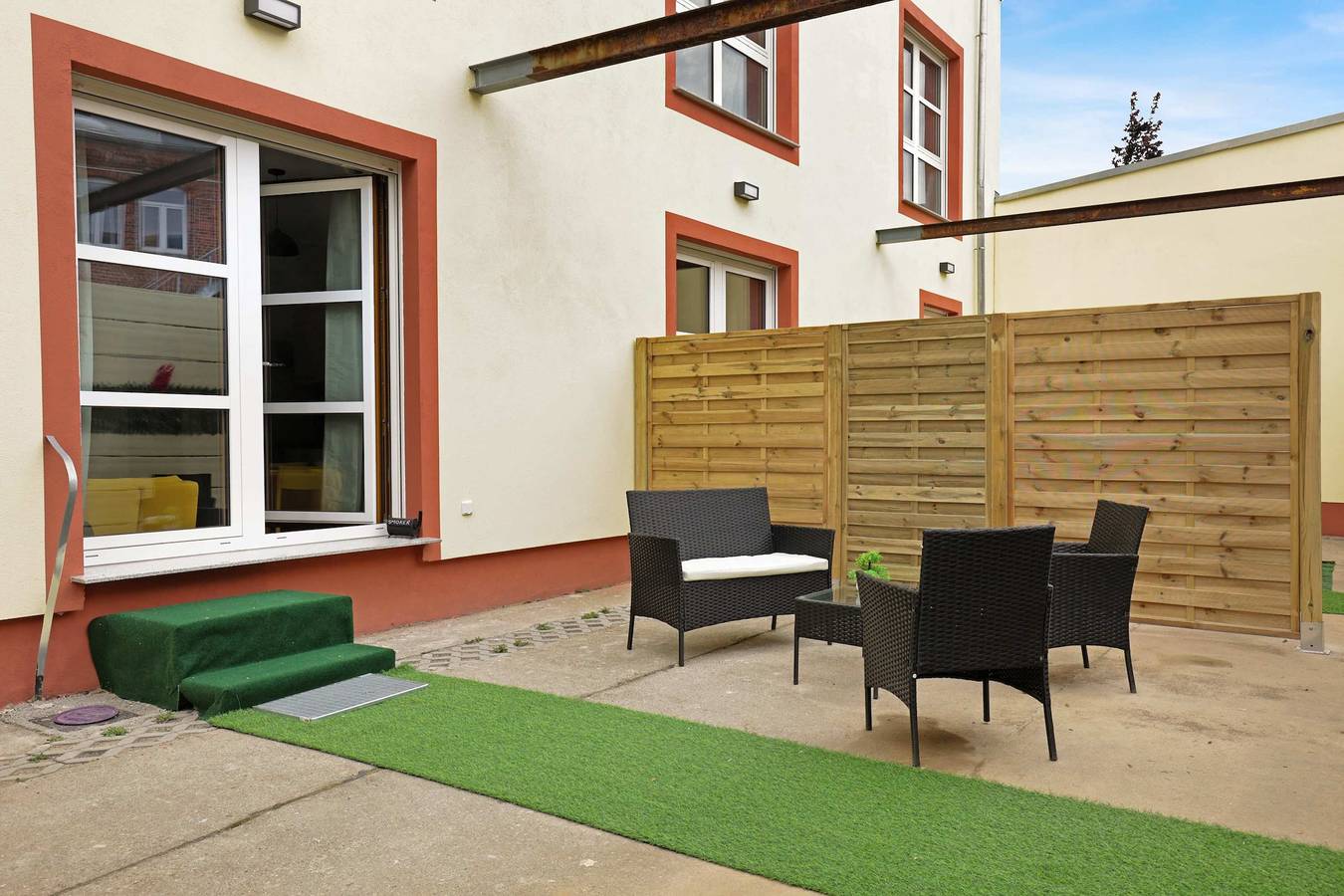 Entire holiday apartment, Oasis Loft | Patio, Parking, Sauna & Bbq in Alt-West, Leipzig