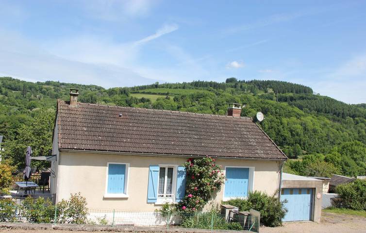 Gîte pour 4 personnes, avec vue sur le lac ainsi que terrasse et jardin, animaux acceptés dans Lac de Pannecière
