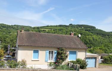 Gîte pour 4 personnes, avec jardin ainsi que vue sur le lac et terrasse, animaux acceptés dans Lac de Pannecière