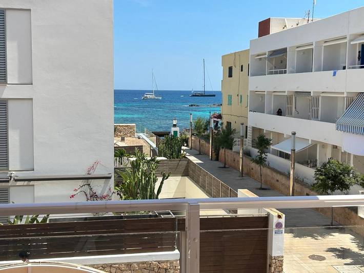 Apartamento para 2 personas, con vistas y terraza en Es Pujols