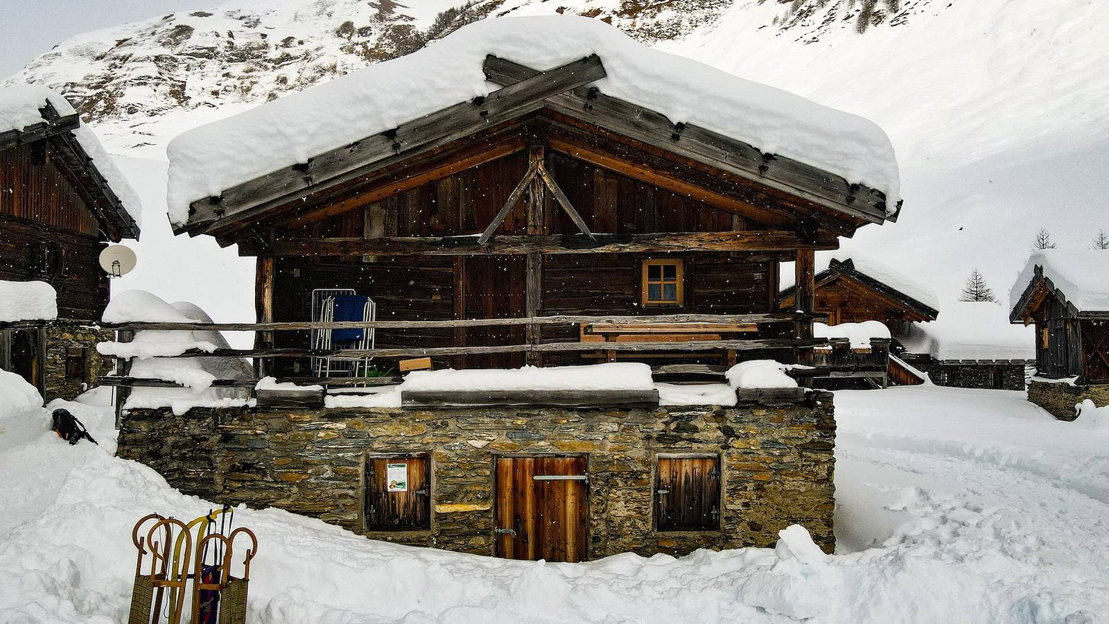 Cottage 'Lechnerhütte Fane Alm' con vista montagne, Wi-Fi e terrazza in Valles, Rio di Pusteria