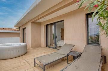 Maison d’hôte pour 10 personnes, avec balcon ainsi que piscine et jacuzzi à Fréjus