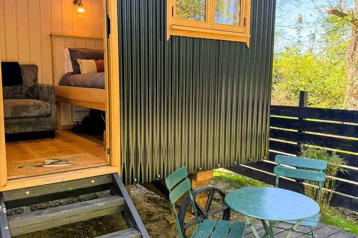 Cottage for 2 people, with Balcony and Pool in Stirling