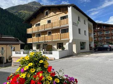 Ferienwohnung für 4 Personen, mit Sauna und Balkon sowie Ausblick im Pitztal