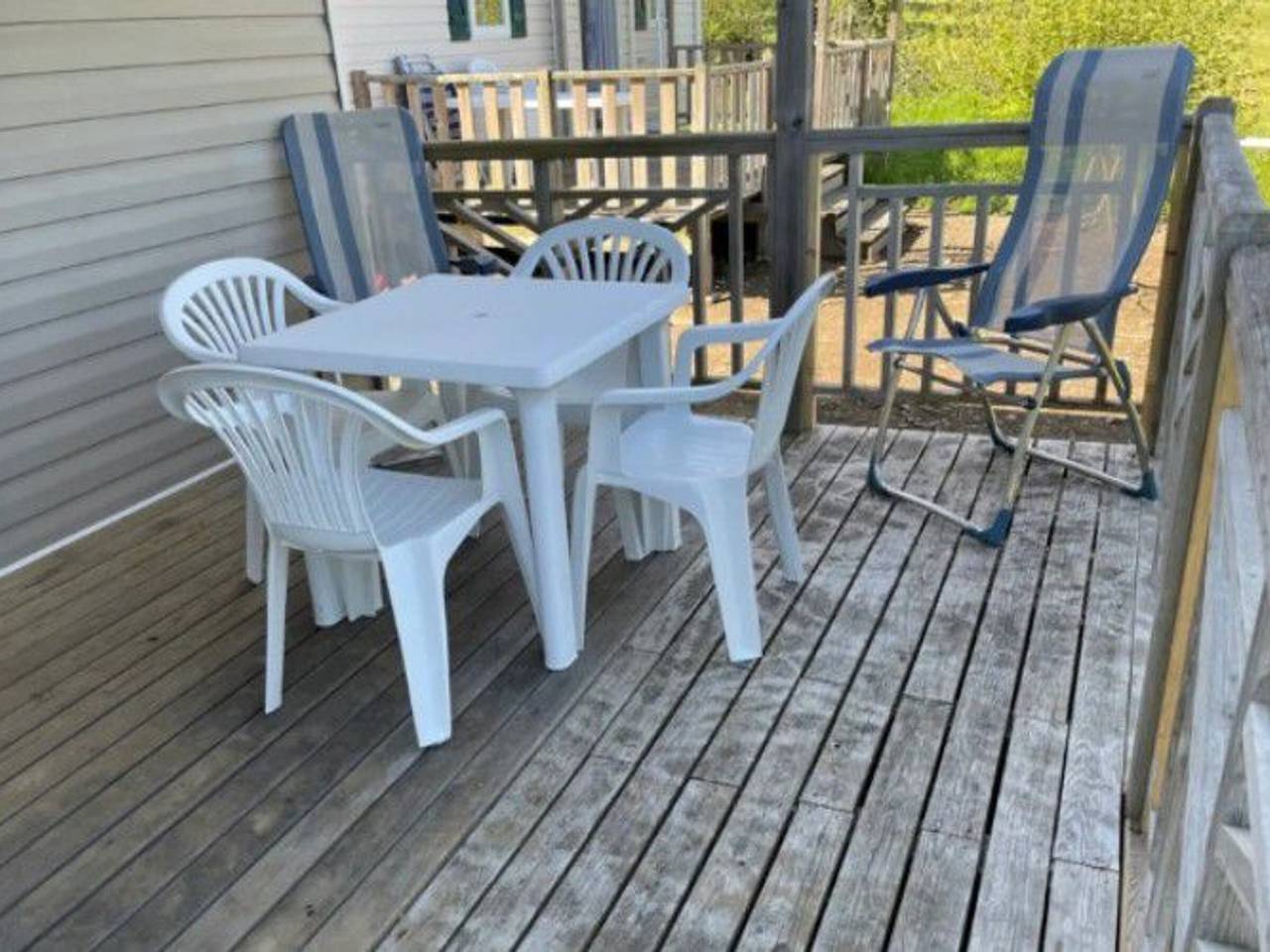 Mobil home confortable avec terrasse pour 4 personnes in Graissac, Argences en Aubrac