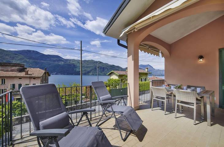 Casa vacanza per 4 persone, con Balcone e Terrazza nonché Giardino e Vista lago a Mandello del Lario
