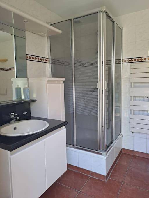 Gîte pour 2 personnes, avec Terrasse et Jardin ainsi que Piscine et Vue dans Rijsbergen - 3