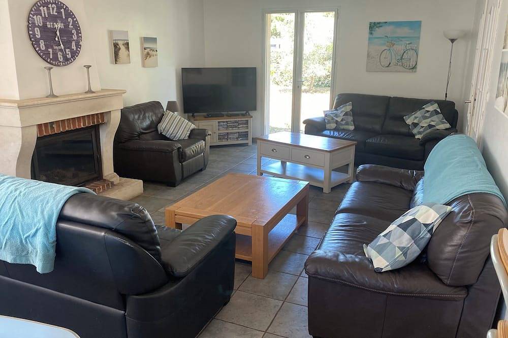 Piscine privée chauffée, Wifi gratuit, 10 minutes à pied de la plage fantastique in La Terrière, La Tranche-sur-Mer